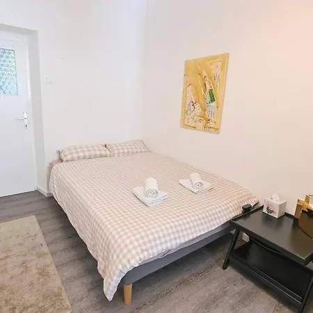 Gallus Palace Apartmán *